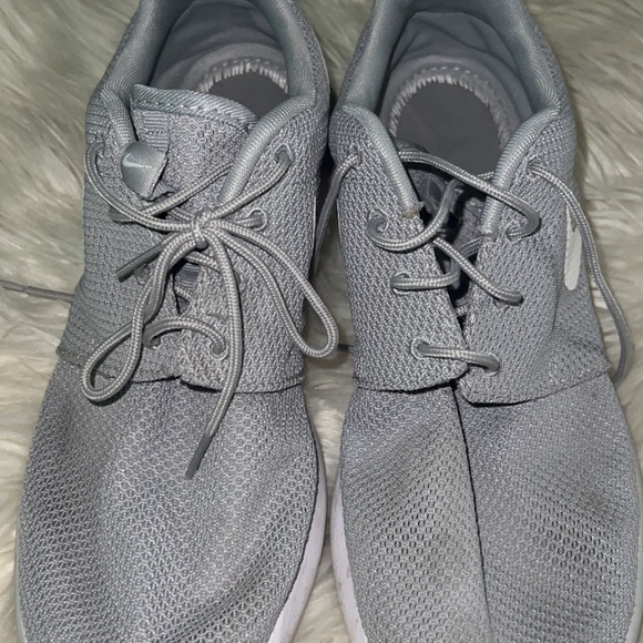 Worn a few times! Nike Mens Roshe One Premium Sneaker Size 11 - Picture 4 of 8